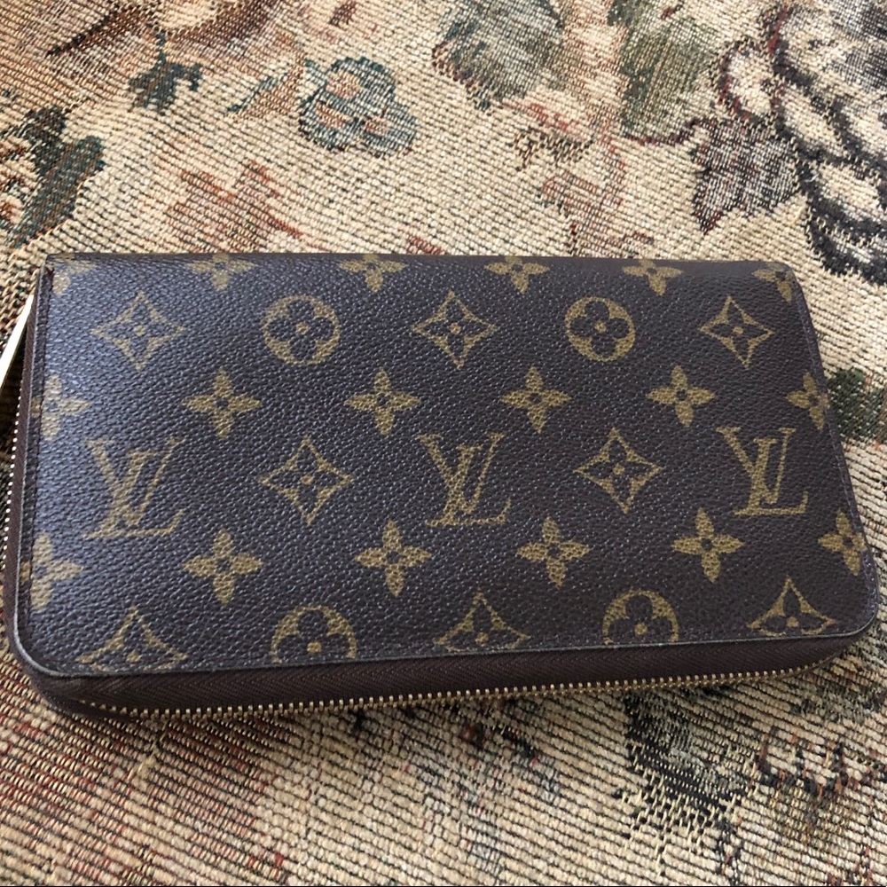 AUTHENTIC LOUIS VUITTON ZIPPY WALLET MONOGRAM